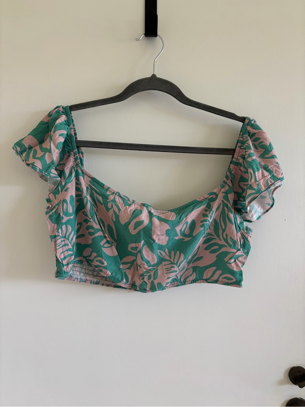 Lexbreezy floral smocked crop top Hawaii
